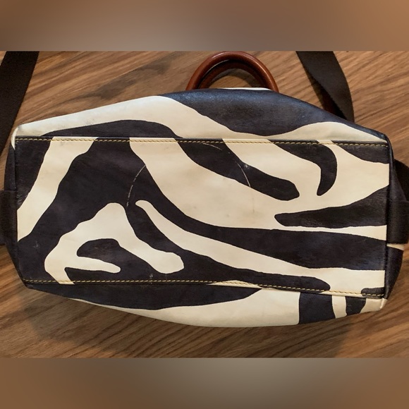 Dooney & Bourke zebra pattern Genuine Leather and crossbody/shoulder Handmade. - Picture 9 of 16